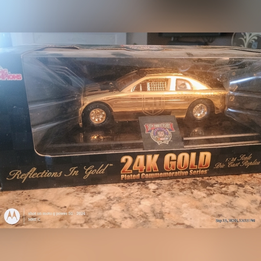 24K Gold Die-Cast Car Collector Set Reflections In Gold NASCAR Racing Champion